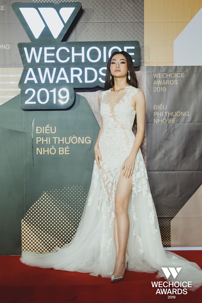 Để ý Top 3 Miss World đồng loạt diện trang phục cực đặc biệt lên thảm đỏ Gala WeChoice 2019: Nhìn quen quen không? - Ảnh 1.