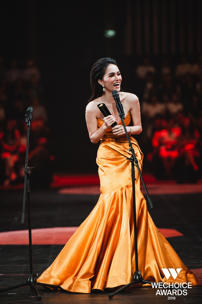 Hương Giang chính thức được vinh danh tại WeChoice Awards, trở thành nghệ sĩ có hoạt động nổi bật nhất năm 2019 - Ảnh 1.
