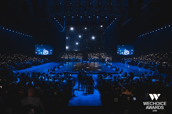 Bộ tứ Anh Linh Chi Đen hoà giọng trong ca khúc linh hồn WeChoice Awards 2019, cả khán phòng được thắp sáng ngàn sao đầy xúc động - Ảnh 7.