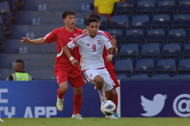 [Bảng D - VCK U23 châu Á] U23 UAE 2-0 U23 Triều Tiên: Thắng dễ Triều Tiên, UAE đẩy Việt Nam vào cửa tử - Ảnh 10.