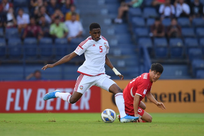 [Bảng D - VCK U23 châu Á] U23 UAE 2-0 U23 Triều Tiên: Thắng dễ Triều Tiên, UAE đẩy Việt Nam vào cửa tử - Ảnh 2.