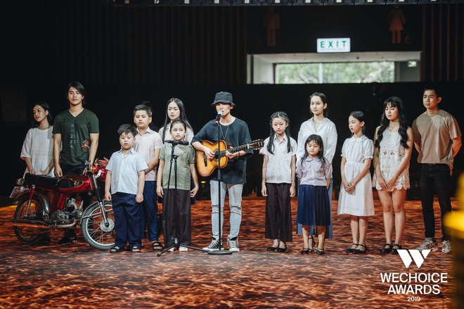 Hành trình Mắt Biếc tại gala WeChoice Awards 2019: Cảm xúc, lắng đọng cùng những con người phi thường nhỏ bé - Ảnh 1.