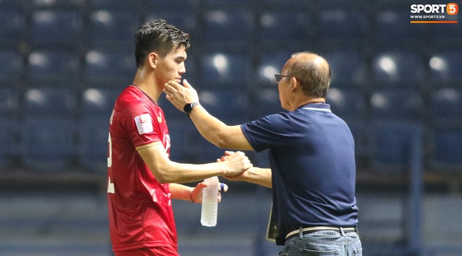 HLV Park Hang-seo chăm sóc từng học trò sau trận đấu kiệt sức với U23 Jordan - Ảnh 5.