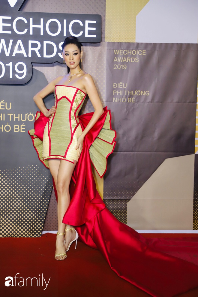 Hoa hậu Khánh Vân diện chiếu cói lên thảm đỏ WeChoice Awards, hóa ra nguồn cảm hứng từ chính tiền bối HHen Niê - Ảnh 1.