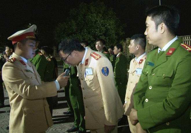 Phó Giám đốc Công an Ninh Bình làm trưởng đoàn kiểm tra nồng độ cồn cán bộ công an  - Ảnh 1.