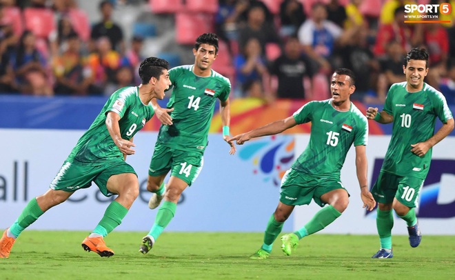 HLV trưởng U23 Iraq trách trọng tài xem VAR quá nhanh rồi ra quyết định có lợi cho Thái Lan - Ảnh 7.