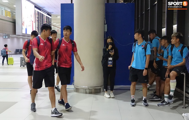 Giây phút hồn nhiên của cầu thủ U23 Triều Tiên trước trận gặp U23 Việt Nam - Ảnh 12.