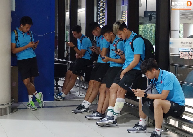 HLV Park Hang-seo liên tục uống cafe khi cùng U23 Việt Nam chinh chiến giải châu Á - Ảnh 5.