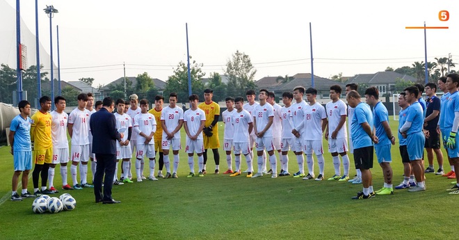 Hoảng hồn khi thấy da rắn xuất hiện ở sân tập của U23 Việt Nam trước ngày quyết đấu Triều Tiên - Ảnh 11.