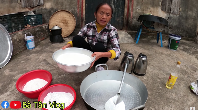 Dở khóc dở cười với món há cảo của bà Tân Vlog: to như cái bánh bao và dẻo như bánh nếp, không biết hương vị thật sự sẽ thế nào? - Ảnh 4.