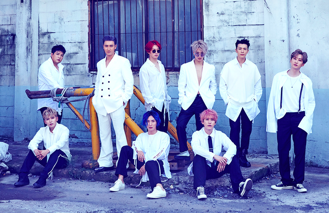 Dạt ra cho các ông chú Super Junior comeback: Người hở ngực săn chắc, người râu ria xồm xoàm, người... kín như bưng - Ảnh 1.