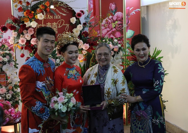 Trước khi về nhà Duy Mạnh, Quỳnh Anh được bà ngoại tặng 10 cây vàng - Ảnh 2.