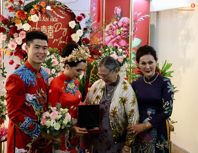 Trước khi về nhà Duy Mạnh, Quỳnh Anh được bà ngoại tặng 10 cây vàng - Ảnh 1.
