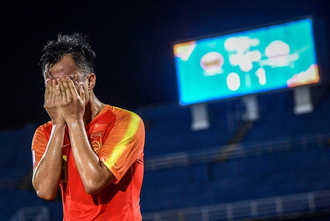 Cầu thủ Trung Quốc suy sụp, bật khóc nức nở sau VCK U23 châu A tệ chưa từng có trong lịch sử - Ảnh 2.