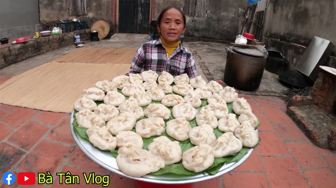 Dở khóc dở cười với món há cảo của bà Tân Vlog: to như cái bánh bao và dẻo như bánh nếp, không biết hương vị thật sự sẽ thế nào? - Ảnh 9.