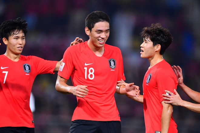 Hàn Quốc 2-1 Uzbekistan: Đương kim vô địch U23 châu Á hút chết dù Hàn Quốc cất nguyên dàn hot boy trên ghế dự bị - Ảnh 3.