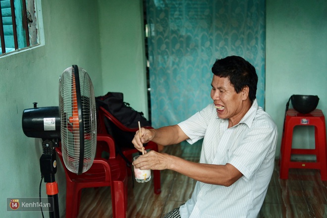 Về xứ Ô Môn nghe chuyện chàng khờ nhặt ve chai nuôi mẹ: Hồi xưa má nuôi mình lớn, giờ tới lượt mình nuôi má! - Ảnh 6.