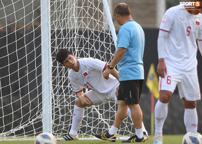 Hai cầu thủ U23 Việt Nam được chăm sóc kỹ trước trận đấu với U23 Triều Tiên - Ảnh 9.