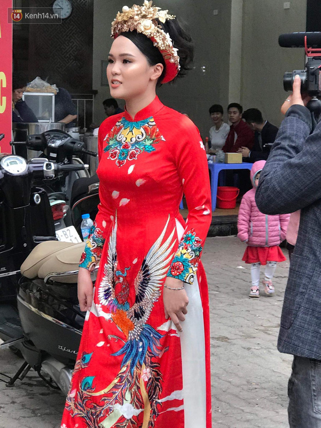 Ái nữ cựu chủ tịch CLB Sài Gòn - Quỳnh Anh xuất hiện xinh xắn trong đám hỏi thu hút sự chú ý khắp phố Xã Đàn - Ảnh 2.