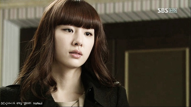 Hôn thê Hyun Bin Seo Ji Hye của Crash Landing On You: Trùm nữ phụ thần thái sang xịn mịn nhưng mãi không phất - Ảnh 5.