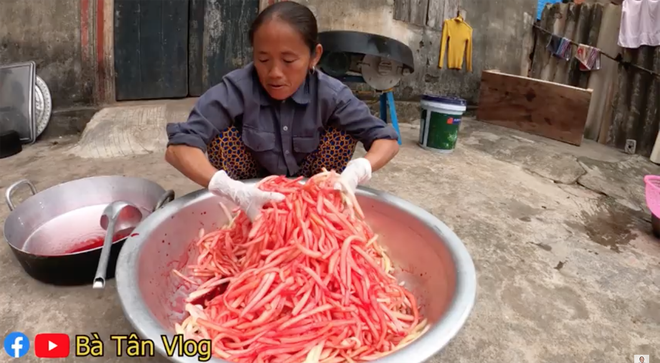 Làm hẳn mẻ mứt đu đủ siêu to khổng lồ mà toang hết, bà Tân Vlog định ăn một mình nhưng may là có đàn cháu ghé chơi đã xử lý giúp - Ảnh 6.