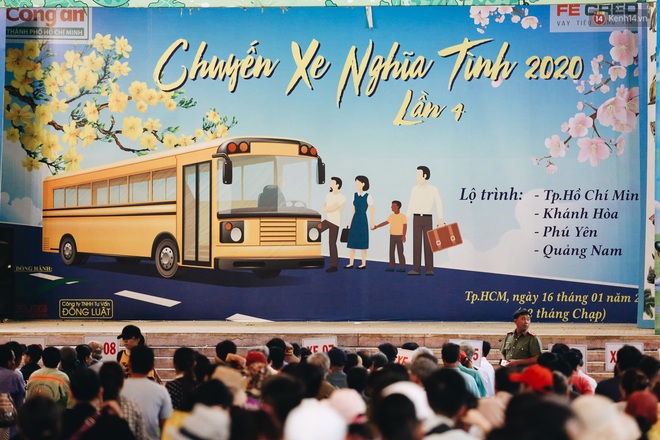 Ảnh: Chuyến xe nghĩa tình đưa miễn phí gần 700 sinh viên và người lao động nghèo mưu sinh ở Sài Gòn về quê đón Tết Canh Tý 2020 - Ảnh 1.