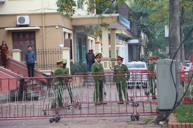 Hoãn phiên tòa vụ container đâm Innova đi lùi trên cao tốc Thái Nguyên - Ảnh 1.