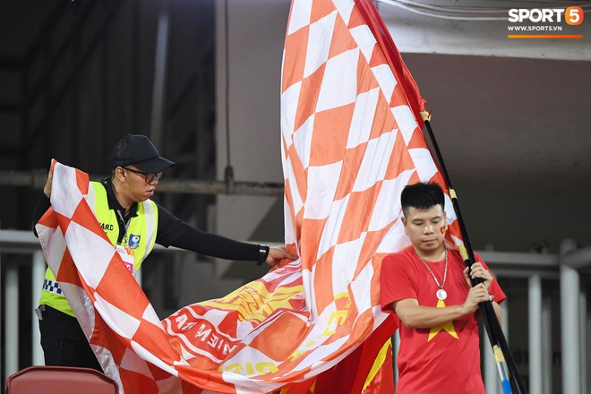 Không chỉ có bạn gái tin đồn của Quang Hải, khán đài trận U23 Việt Nam vs CHDCND Triều Tiên còn có nhiều bóng hồng khác khiến dân tình chao đảo - Ảnh 7.