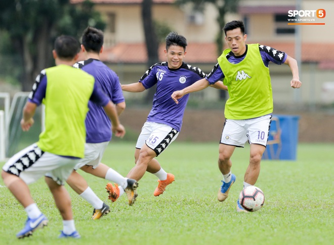 Huy râu túm cổ bắt nạt đàn em, Hà Nội FC tập buổi cuối trước ngày đấu đối thủ mạnh từ Thái Lan - Ảnh 10.