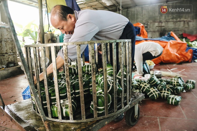 Ảnh: Về làng bánh chưng trứ danh Tranh Khúc giữa thời điểm giá thịt lợn tăng “phi mã” - Ảnh 11.