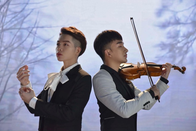 Đức Phúc hát đầy cảm xúc, Hoàng Rob kéo violin ngất lịm, lại thêm Bình An đẹp trai ngời ngời - quá đủ cho một sản phẩm cận Tết! - Ảnh 7.