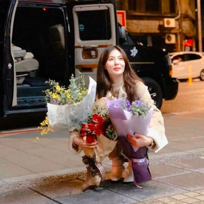 Tưởng HyunA muốn chơi độc khi diện đôi boot hoa hòe hoa sói nhưng hoá ra đằng sau đó là cả câu chuyện ấm lòng fan - Ảnh 4.