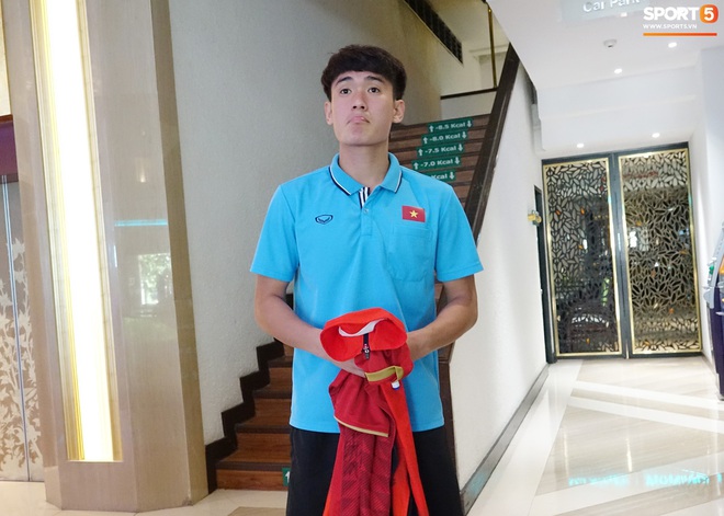 U23 Việt Nam chia qu&acirc;n x&aacute;ch vali về nước, thầy Park gửi lời ch&uacute;c mừng năm mới - Ảnh 8.