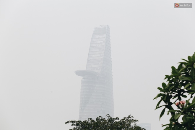 Toà nhà cao nhất Việt Nam mờ ảo trong bụi mù, Sài Gòn tiếp tục bị ô nhiễm nặng những ngày giáp Tết - Ảnh 6.