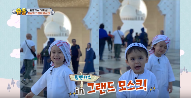 Chờ m&atilde;i kh&ocirc;ng được đ&uacute;t cho ăn, sao nh&iacute; 3 tuổi quyết định tự xử với m&oacute;n thịt nướng si&ecirc;u to khổng lồ - Ảnh 1.