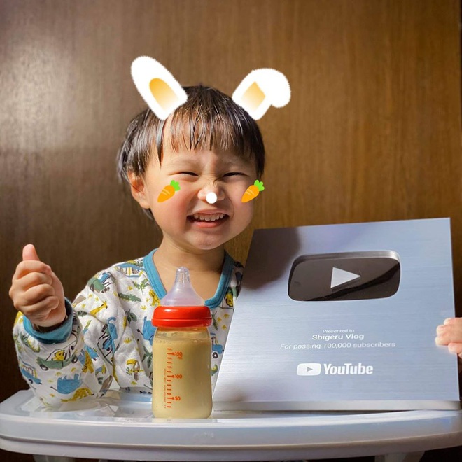 Bỏ qua lùm xùm về kênh YouTube triệu subs, Quỳnh Trần JP đón tin vui mới khi kênh của bé Sa vừa chính thức ẵm nút Bạc - Ảnh 2.