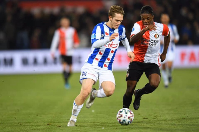 Văn Hậu dự bị, SC Heerenveen toang toàn tập ở vị trí hậu vệ trái và nhận trận thua chóng vánh trước Feyenoord - Ảnh 2.