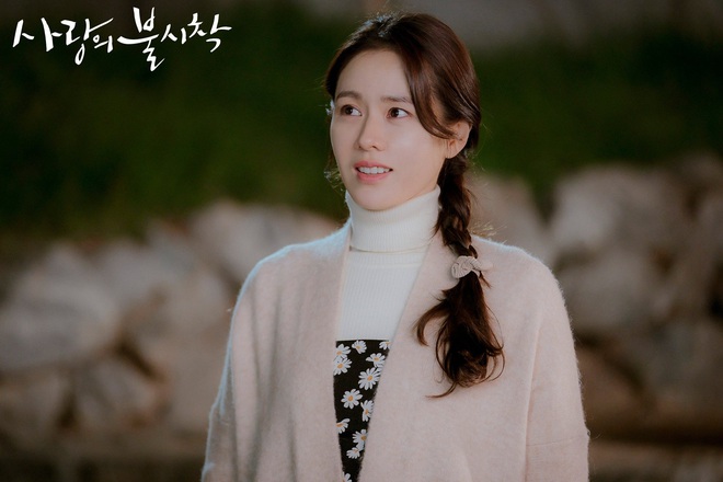 Sốc vì bí quyết để có được visual đỉnh của chị đẹp Son Ye Jin trong “Crash Landing On You”: Chỉ son bóng là đủ lên hình? - Ảnh 1.