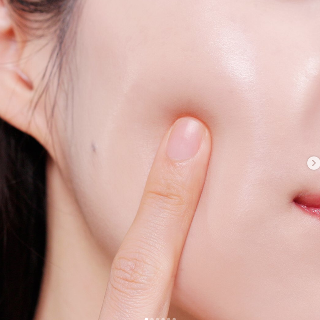 Xu hướng tạo da b&aacute;n l&igrave; đang hot tại H&agrave;n Quốc ho&aacute; ra l&agrave; nhờ loại kem nền dạng lai nh&igrave;n như hộp cushion - Ảnh 12.