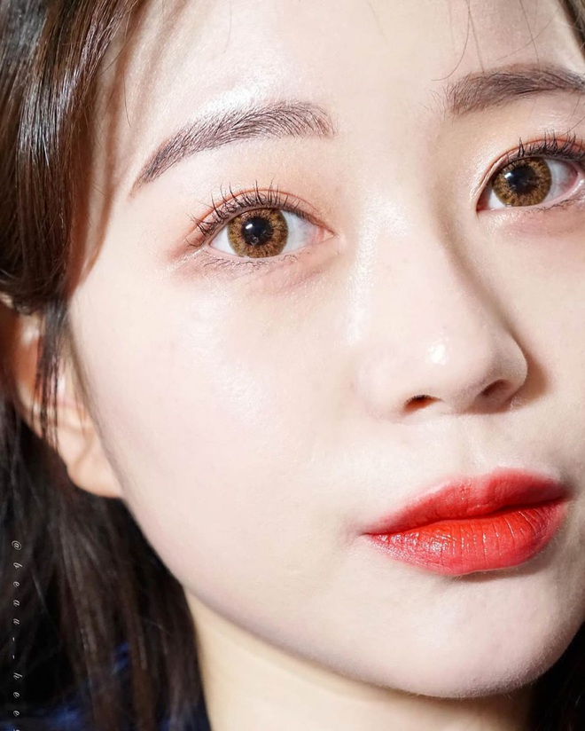 Xu hướng tạo da b&aacute;n l&igrave; đang hot tại H&agrave;n Quốc ho&aacute; ra l&agrave; nhờ loại kem nền dạng lai nh&igrave;n như hộp cushion - Ảnh 3.