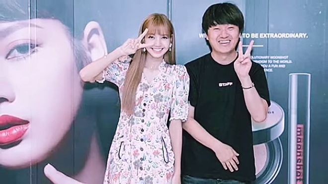 Chỉ bằng vài hình ảnh, mối quan hệ đặc biệt của Lisa (BLACKPINK) và anh quản lí đã được hé lộ - Ảnh 9.