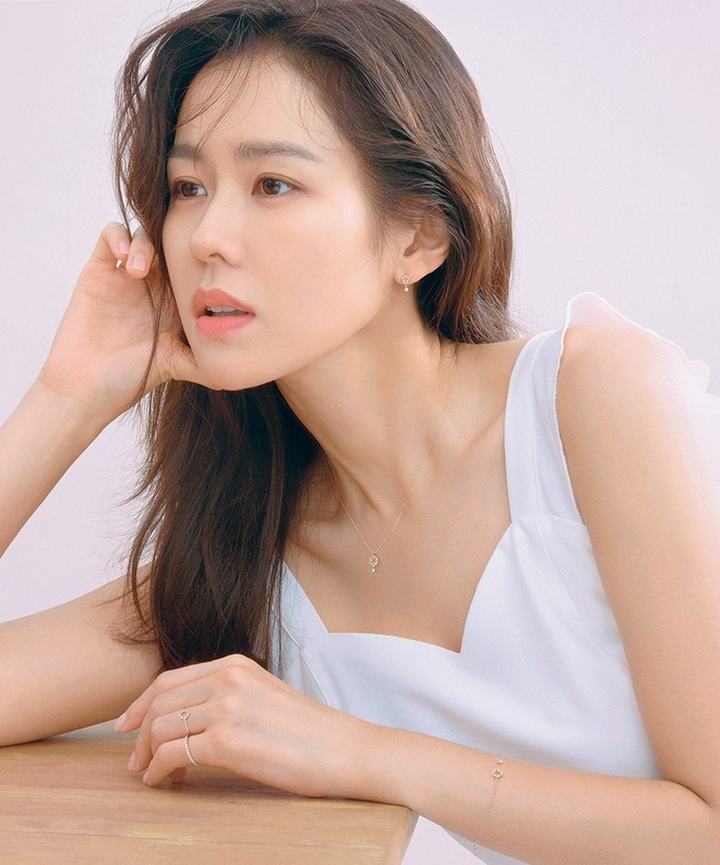 Sốc vì bí quyết để có được visual đỉnh của chị đẹp Son Ye Jin trong “Crash Landing On You”: Chỉ son bóng là đủ lên hình? - Ảnh 21.