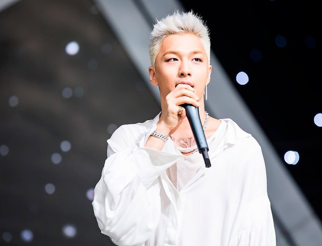 Nam idol Gen 2 có quá khứ nghèo khổ, phải rời nhà từ năm 13 tuổi, đổi đời sau khi đóng MV và giờ là thành viên nhóm nhạc huyền thoại Kpop - Ảnh 11.