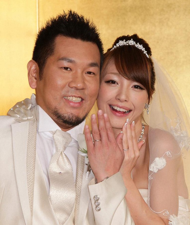 Vụ cặp đôi sao Nhật ly hôn làm MXH dậy sóng: Con gái càng lớn càng khác cha, ai ngờ lại... là bản sao của nam stylist - Ảnh 2.