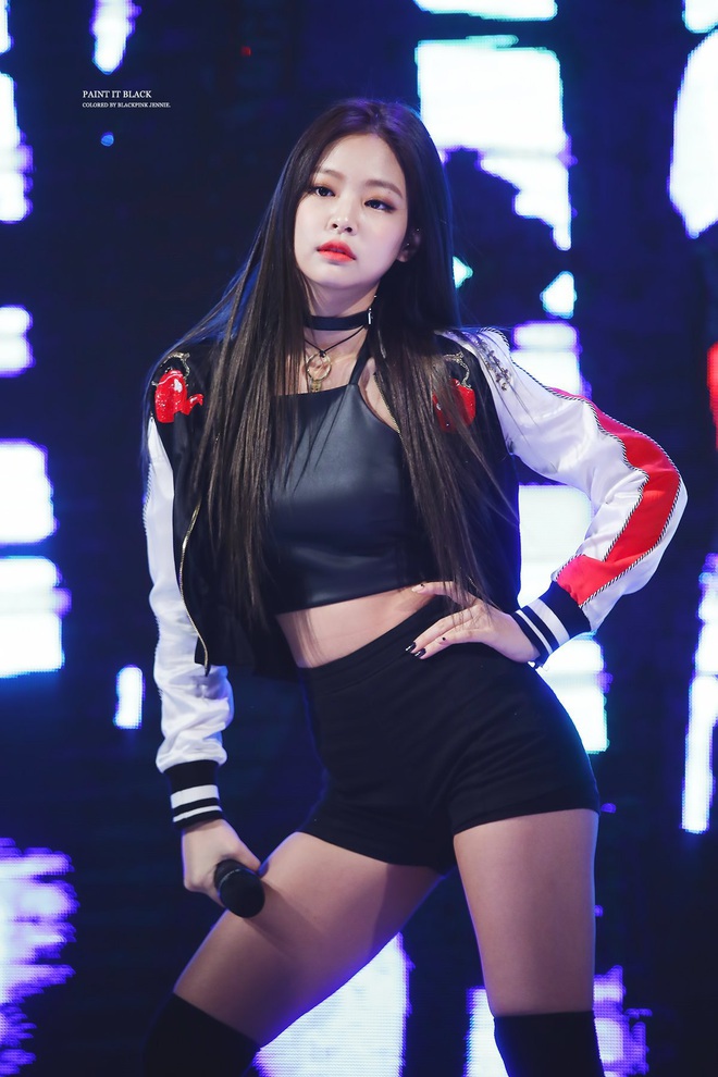 Sexy như Jennie (BLACKPINK) trên sân khấu: Đỉnh từ thần thái đến body, đã diễn là fan mê chẳng trượt phát nào! - Ảnh 3.