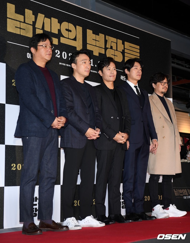 Lee Byung Hun bê cả nửa Kbiz lên thảm đỏ: Mỹ nhân Vườn sao băng đọ sắc với Kim So Hyun, Bi Rain đụng độ dàn nam thần - Ảnh 1.