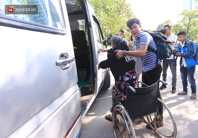 Những ánh mắt xúc động của bệnh nhân Đà Nẵng khi được lên chuyến xe miễn phí về quê ăn Tết - Ảnh 4.