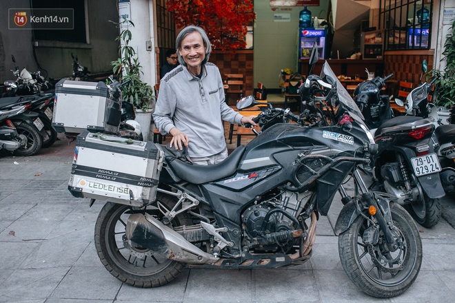 Đầu xuân, gặp cụ ông 66 tuổi đi xe máy qua 39 quốc gia, 40 vùng lãnh thổ: Vì tôi mơ mộng về cái thời trai trẻ mà tất cả chúng ta ai cũng từng có - Ảnh 1.