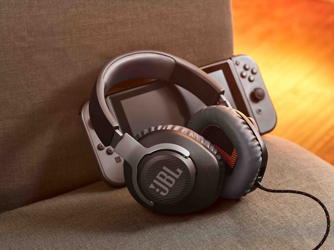 CES 2020: JBL trình làng 2 dòng tai nghe mới cho người dùng phổ thông và cả game thủ - Ảnh 1.