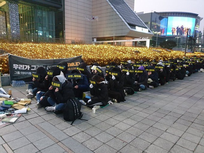 Fan Hàn hùng hổ biểu tình đòi Chen rời EXO, ai dè chỉ vài mống đến dự trong khi fan quốc tế liên tục đòi giữ nhóm 9 người - Ảnh 3.